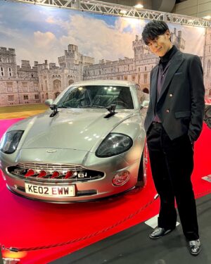 Ryo　 Instagram - ジェームズボンドのAstonMartin Vanquish家に飾りたいな